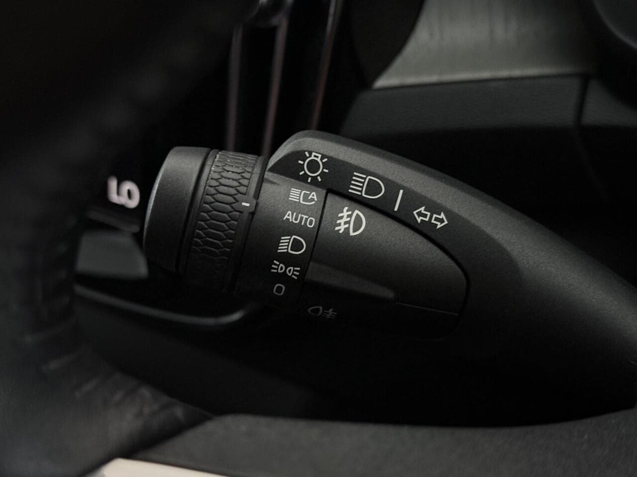 Volvo XC40 thumbnail Misc Controls