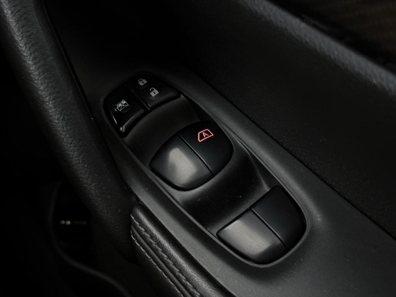 Nissan X-Trail thumbnail Misc Controls