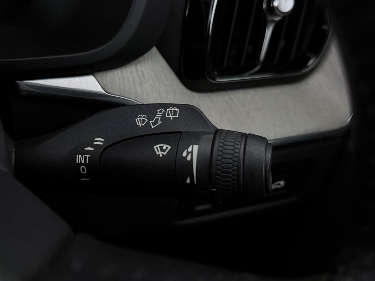 Volvo XC60 thumbnail Misc Controls