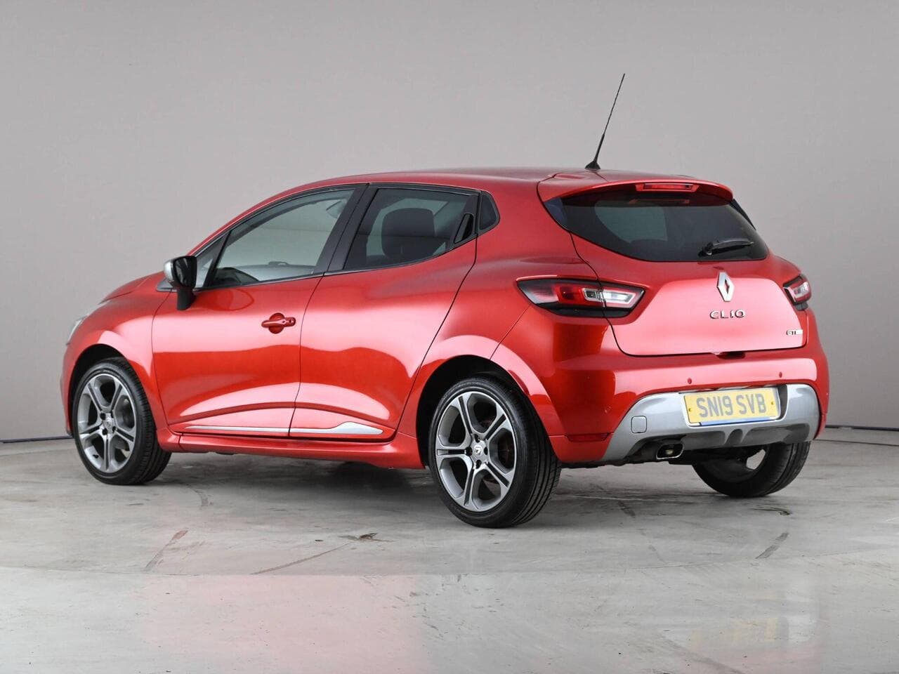 Renault Clio thumbnail Front Left