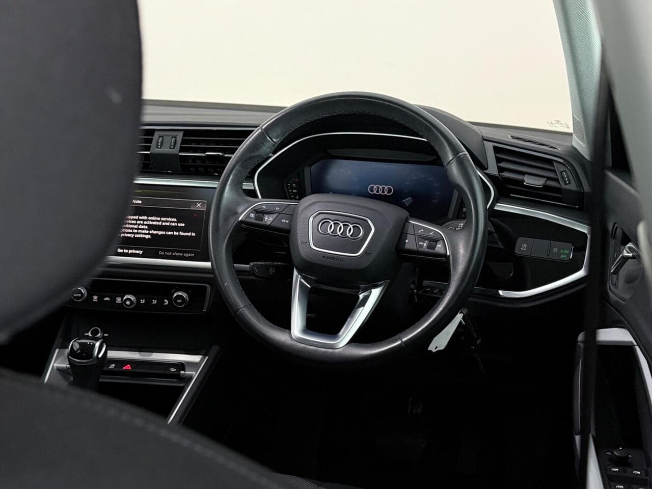 Audi Q3 thumbnail Steering Wheel