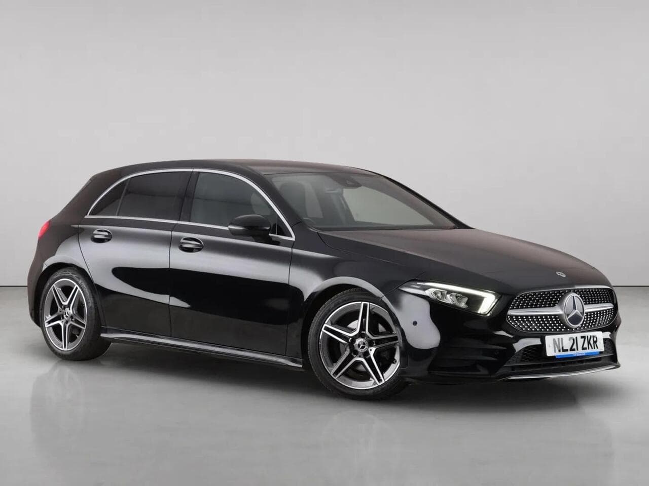 Mercedes-Benz A Class - Mercedes-Benz A Class 1.3 A180 AMG Line (Executive) Hatchback 5dr Petrol 7G-DCT Euro 6 (s/s) (136 ps)