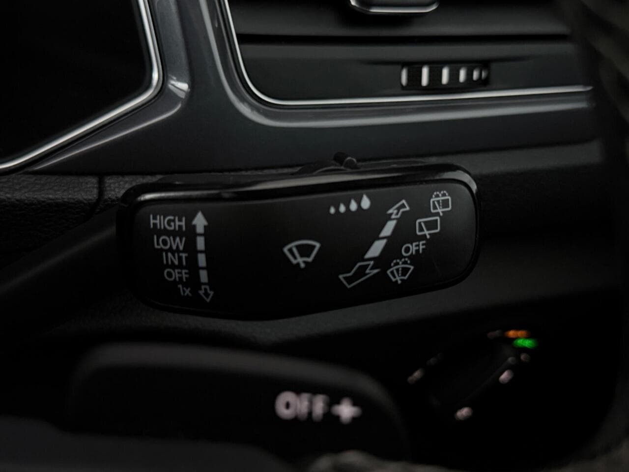 Volkswagen T-Roc thumbnail Misc Controls