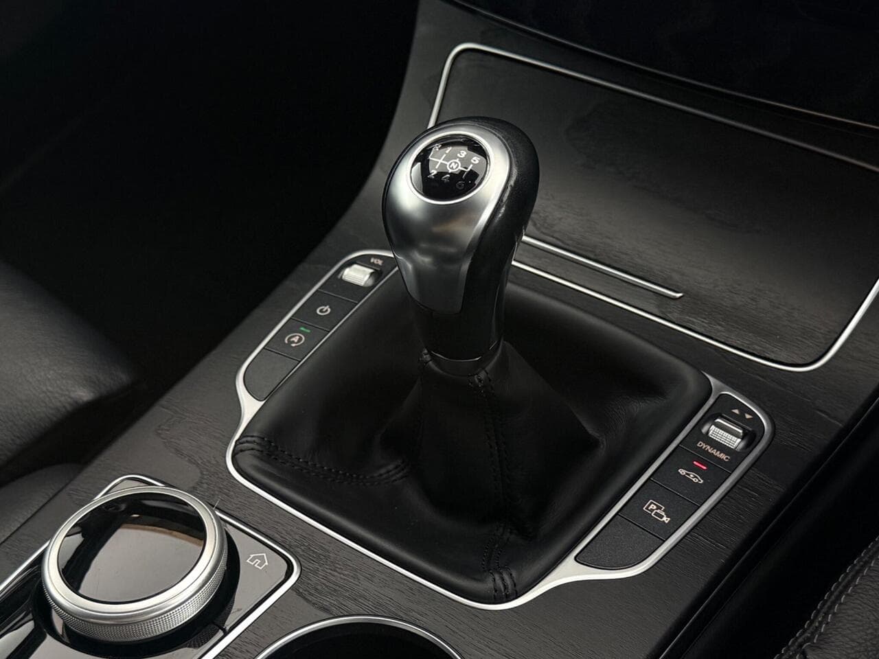 Mercedes-Benz C Class thumbnail Interior Front