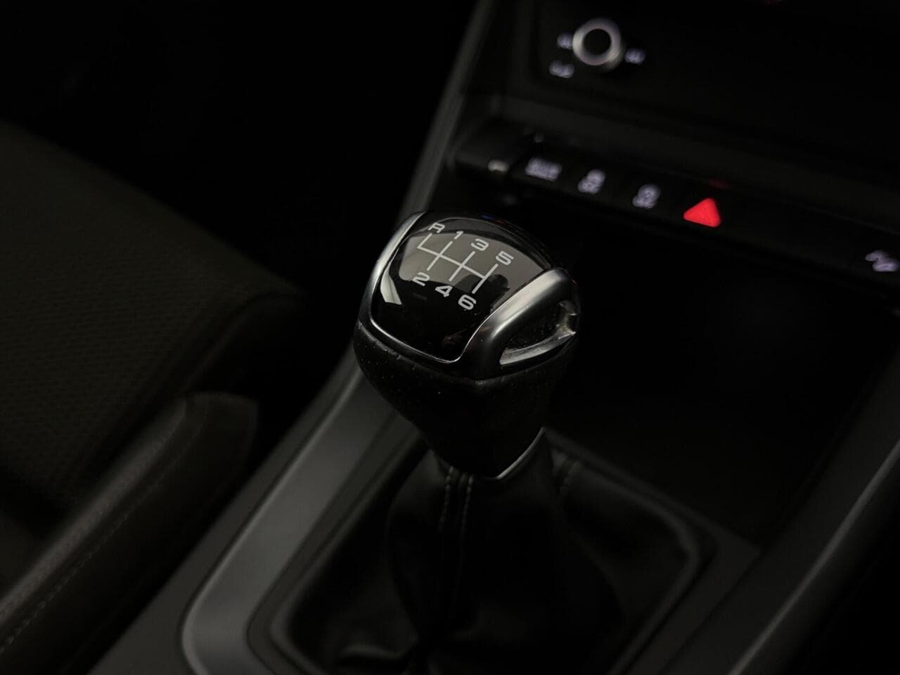 Audi Q3 thumbnail Interior Front