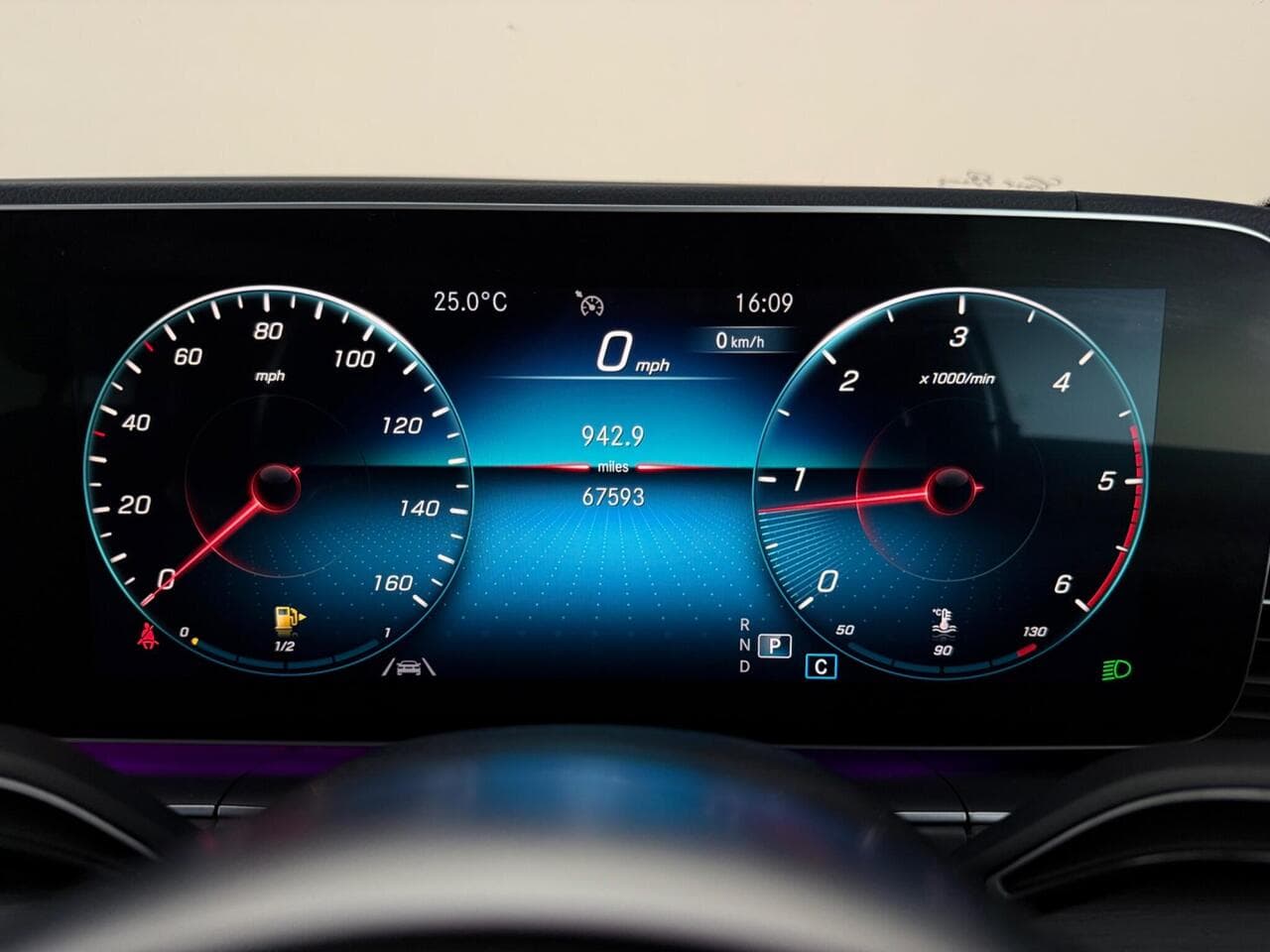 Mercedes-Benz GLE thumbnail Driver Instruments