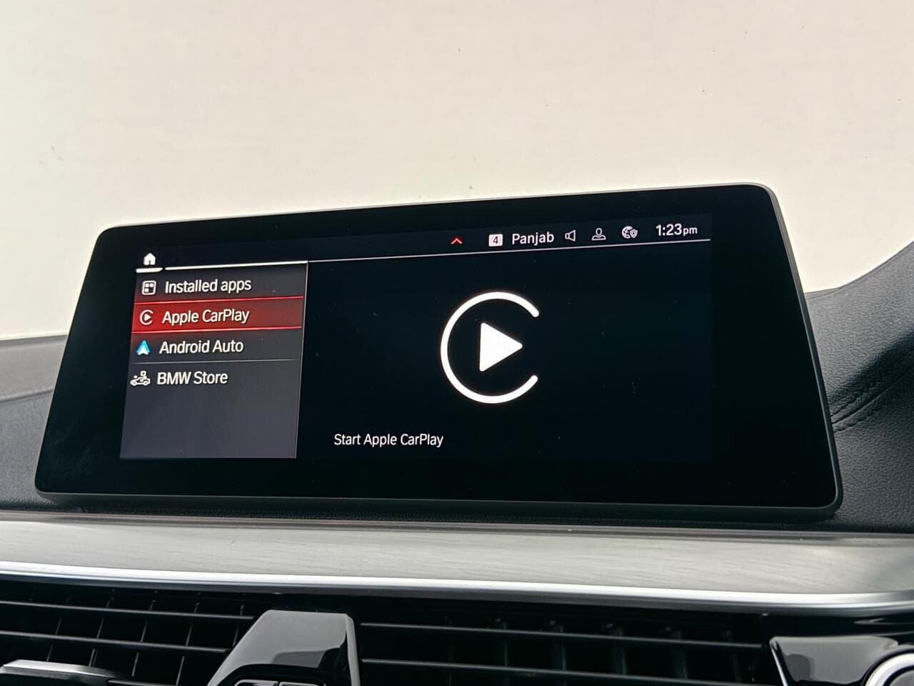 BMW 5 Series thumbnail Infotainment System