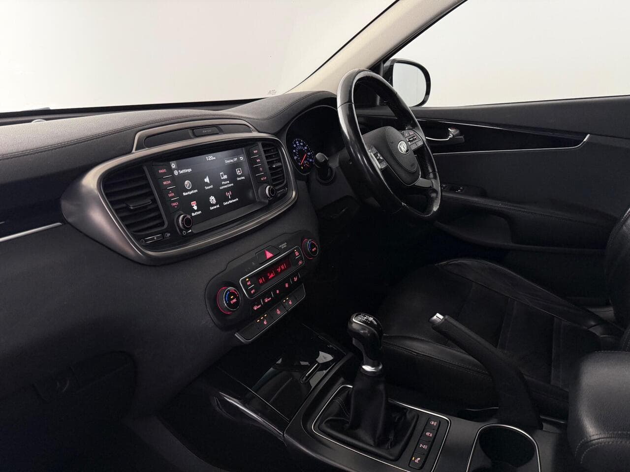 Kia Sorento thumbnail Interior Front