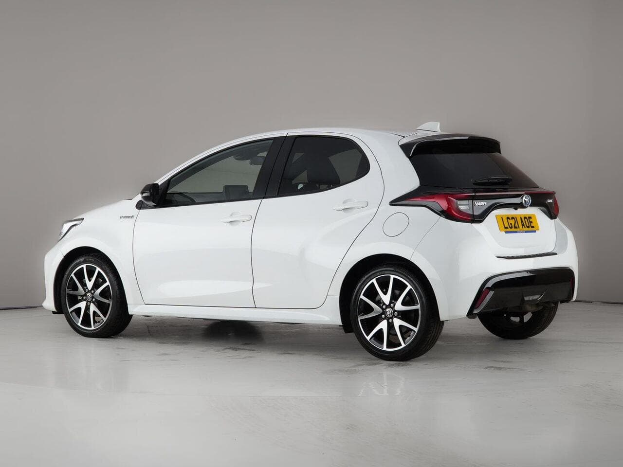 Toyota Yaris thumbnail Side Left
