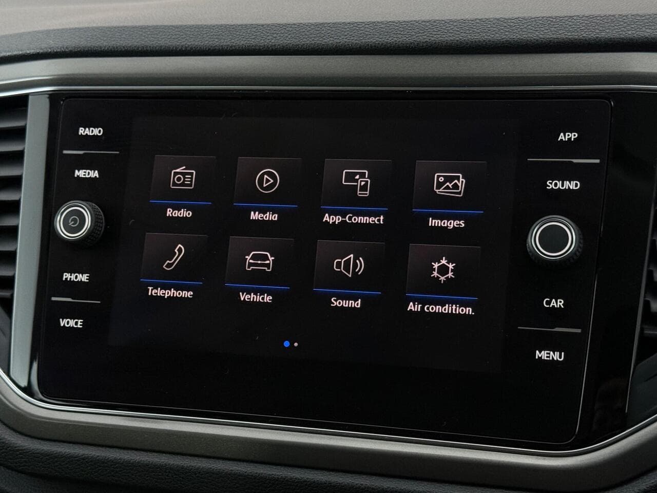 Volkswagen T-Roc thumbnail Infotainment System