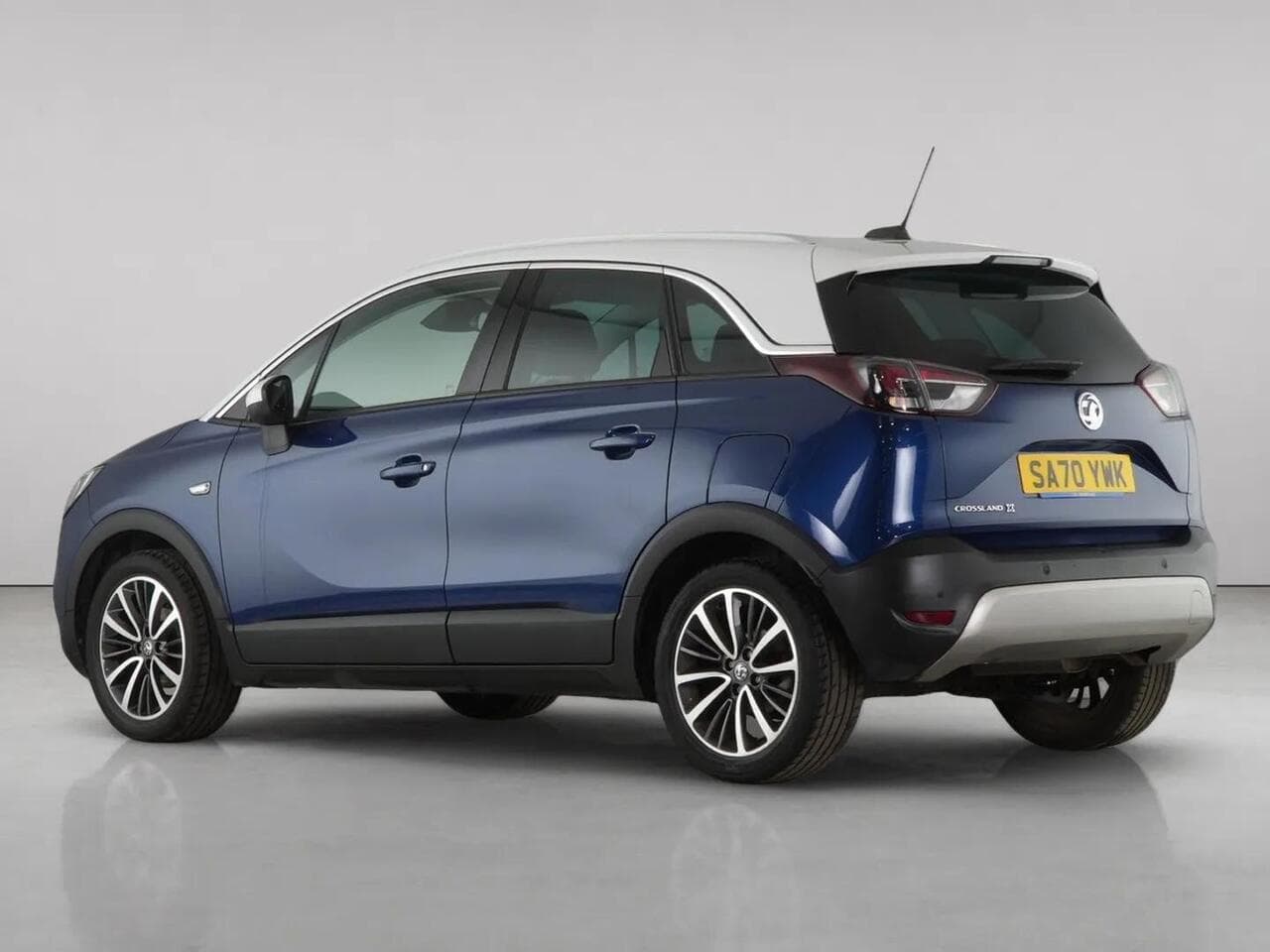 Vauxhall Crossland X thumbnail Rear Left