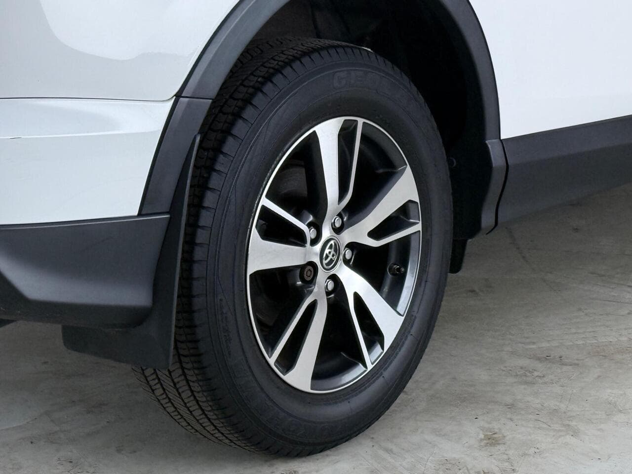 Toyota RAV4 thumbnail Wheel