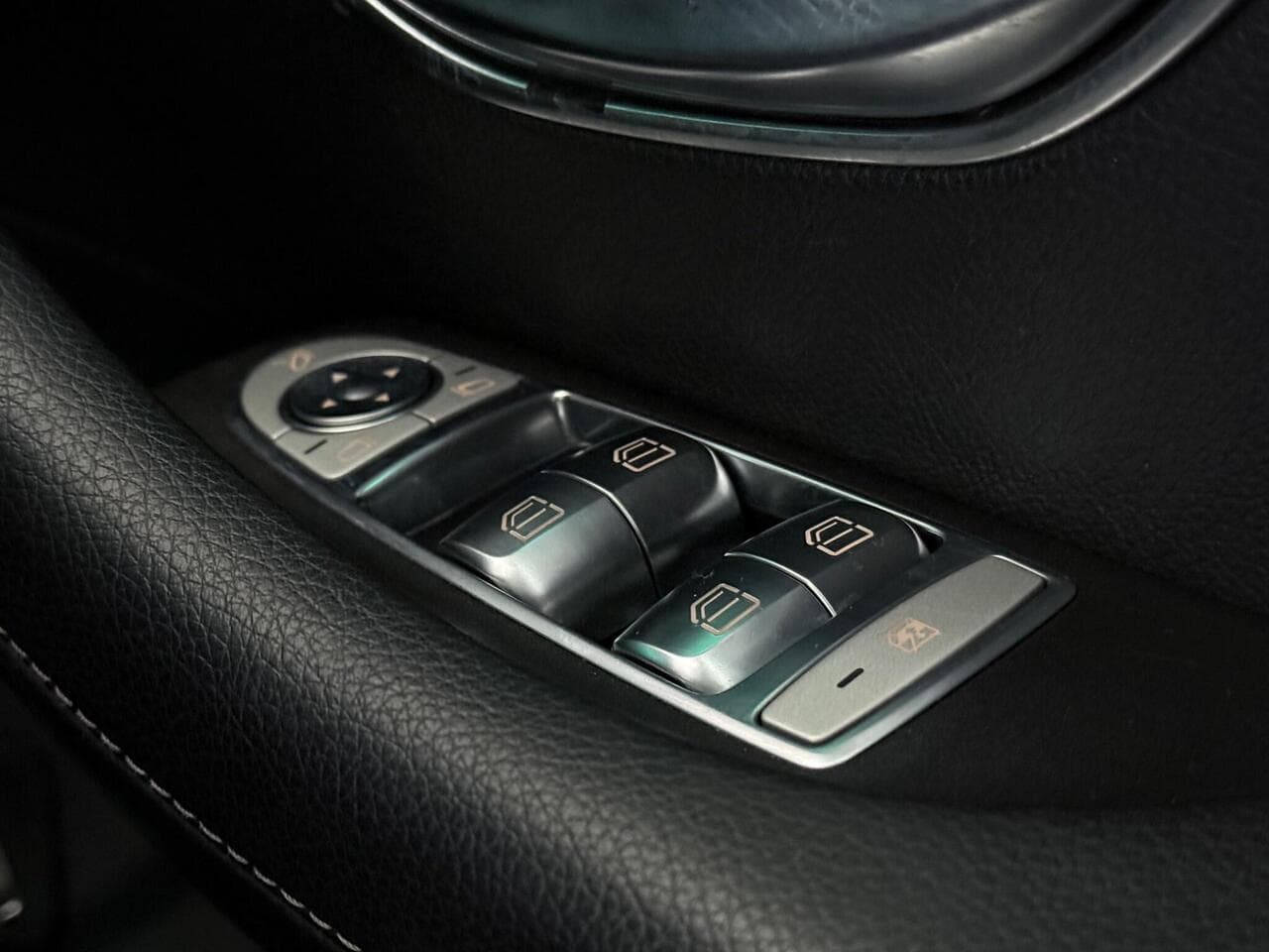 Mercedes-Benz E Class thumbnail Misc Controls
