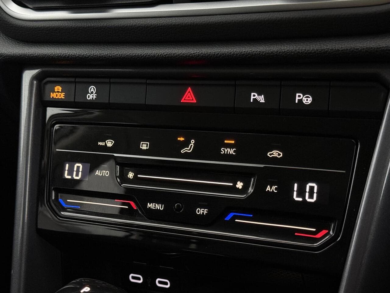 Volkswagen T-Roc thumbnail Infotainment System