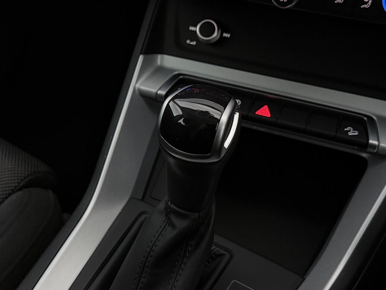 Audi Q3 thumbnail Misc Controls