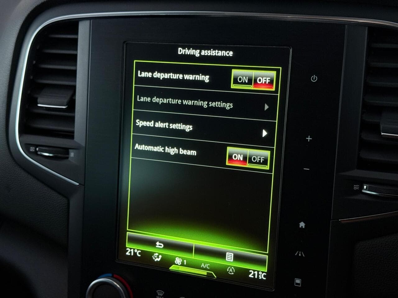 Renault Megane thumbnail Infotainment System
