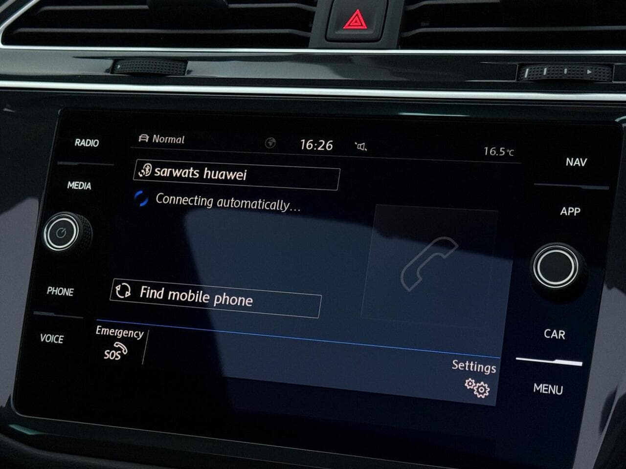 Volkswagen Tiguan thumbnail Infotainment System
