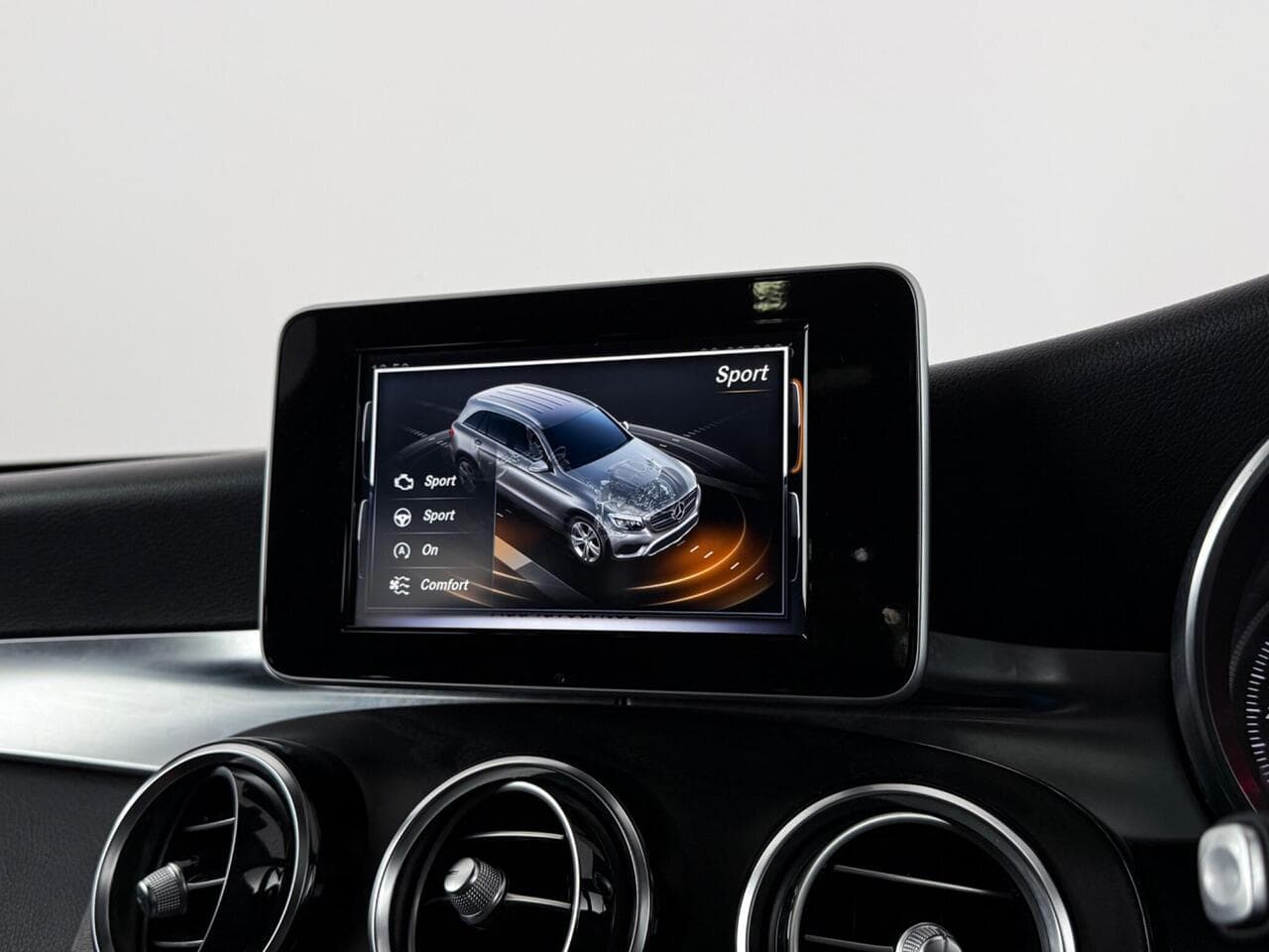 Mercedes-Benz GLC thumbnail Infotainment System