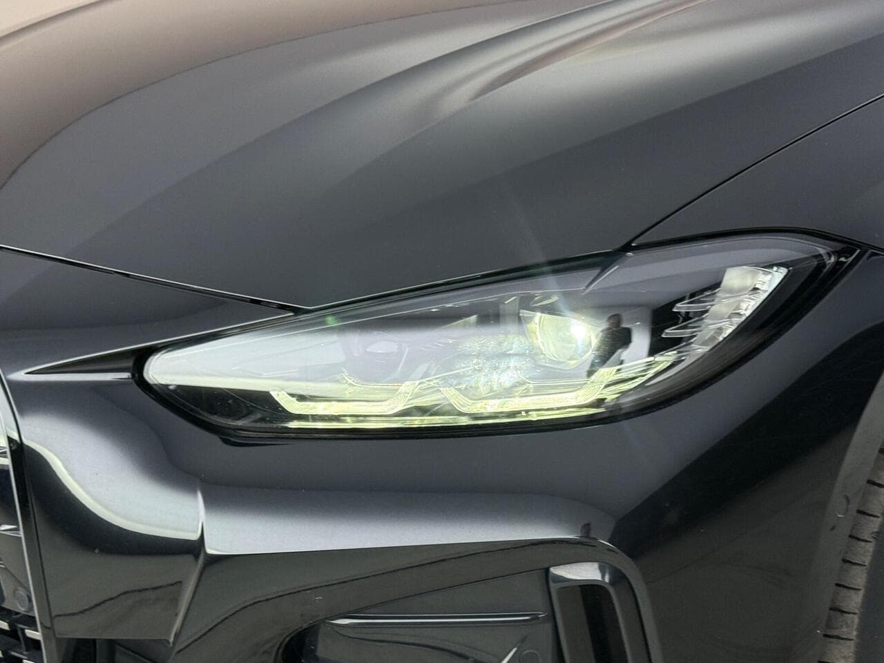 BMW i4 thumbnail Lights Front