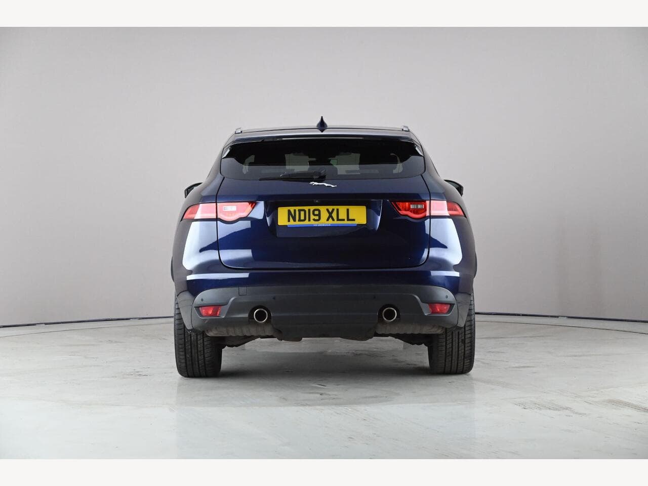 Jaguar F-PACE thumbnail Rear