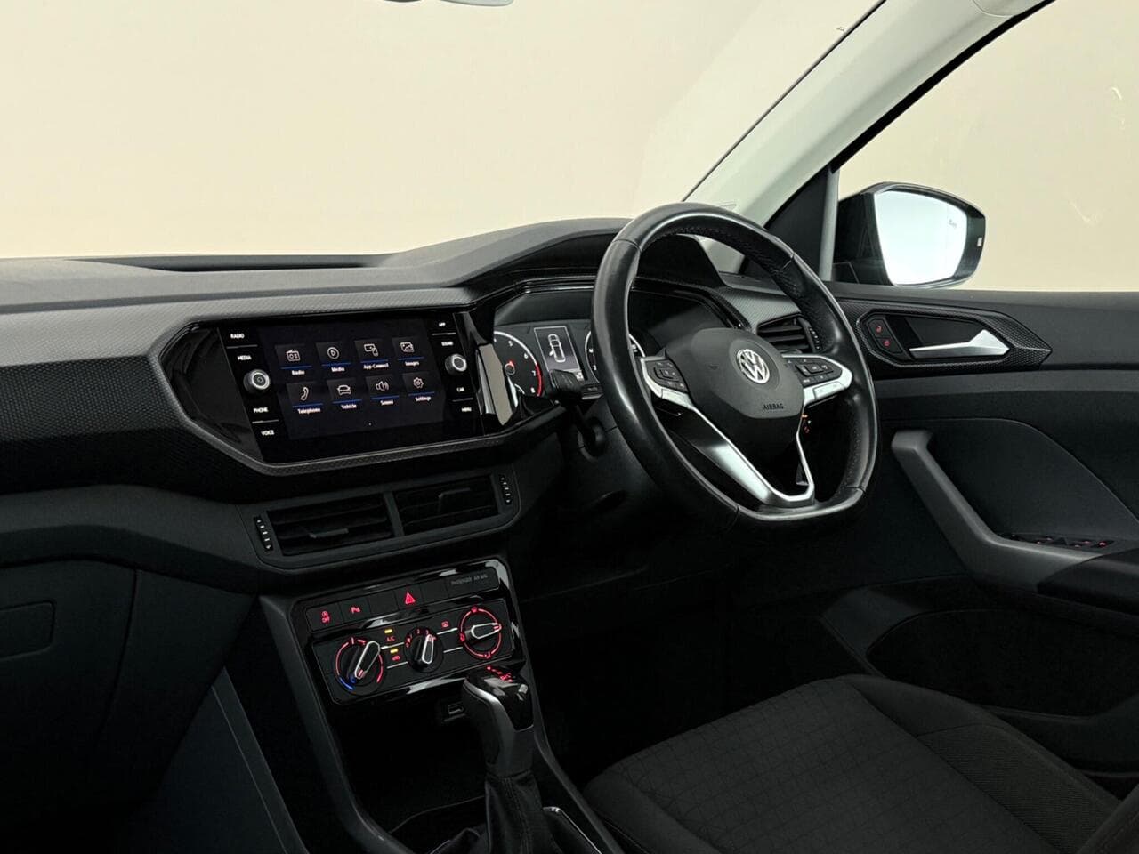 Volkswagen T-Cross thumbnail Interior Front