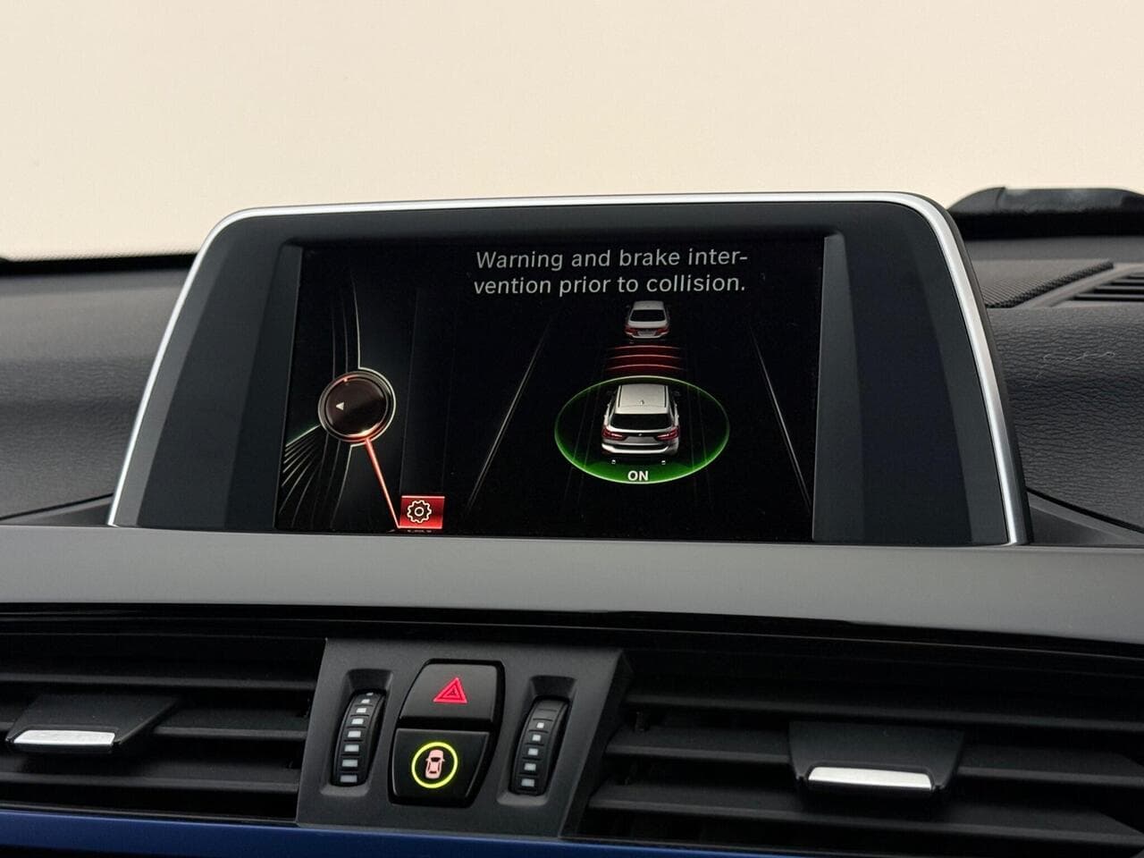 BMW X1 thumbnail Infotainment System