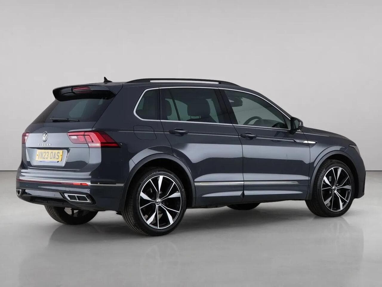 Volkswagen Tiguan thumbnail Rear Right