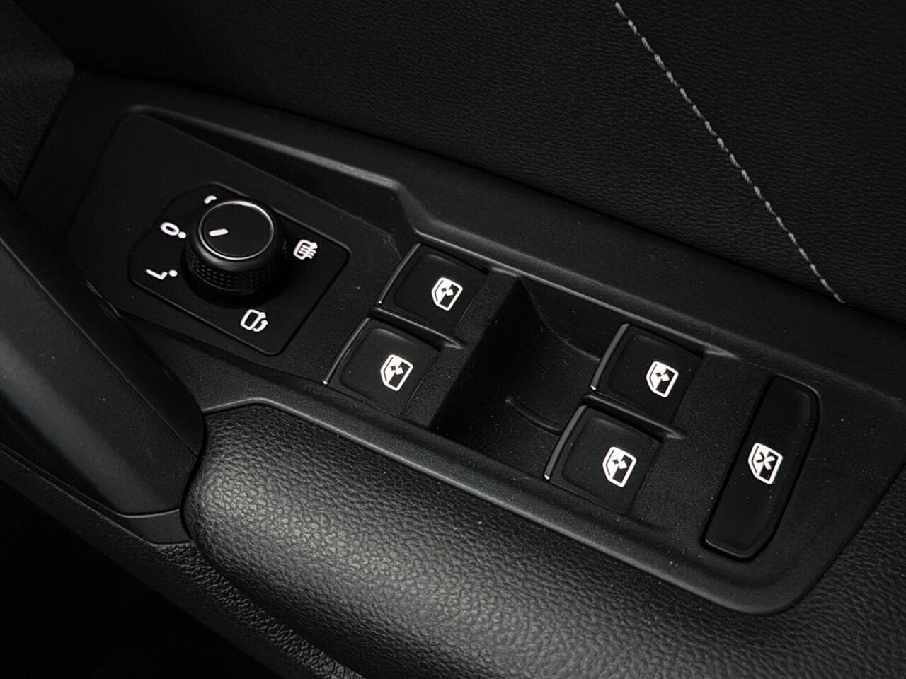 Volkswagen Tiguan thumbnail Misc Controls
