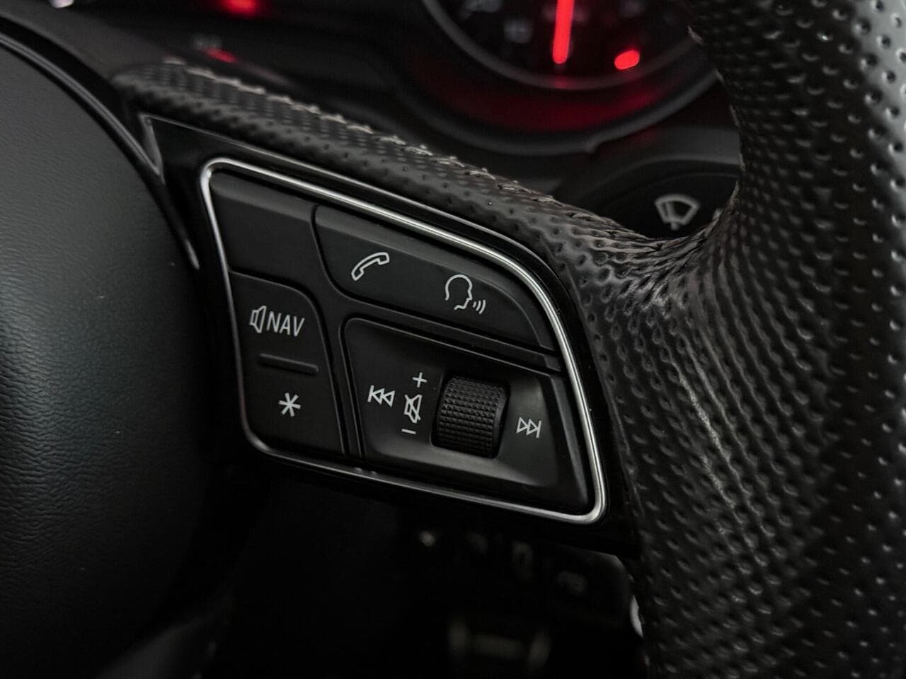 Audi Q2 thumbnail Misc Controls