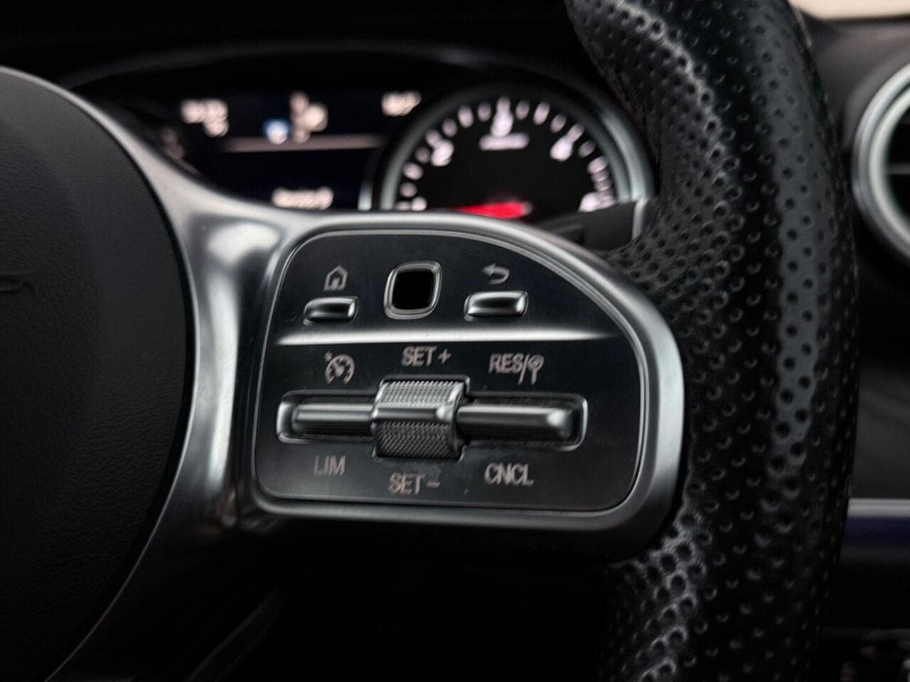 Mercedes-Benz E Class thumbnail Misc Controls