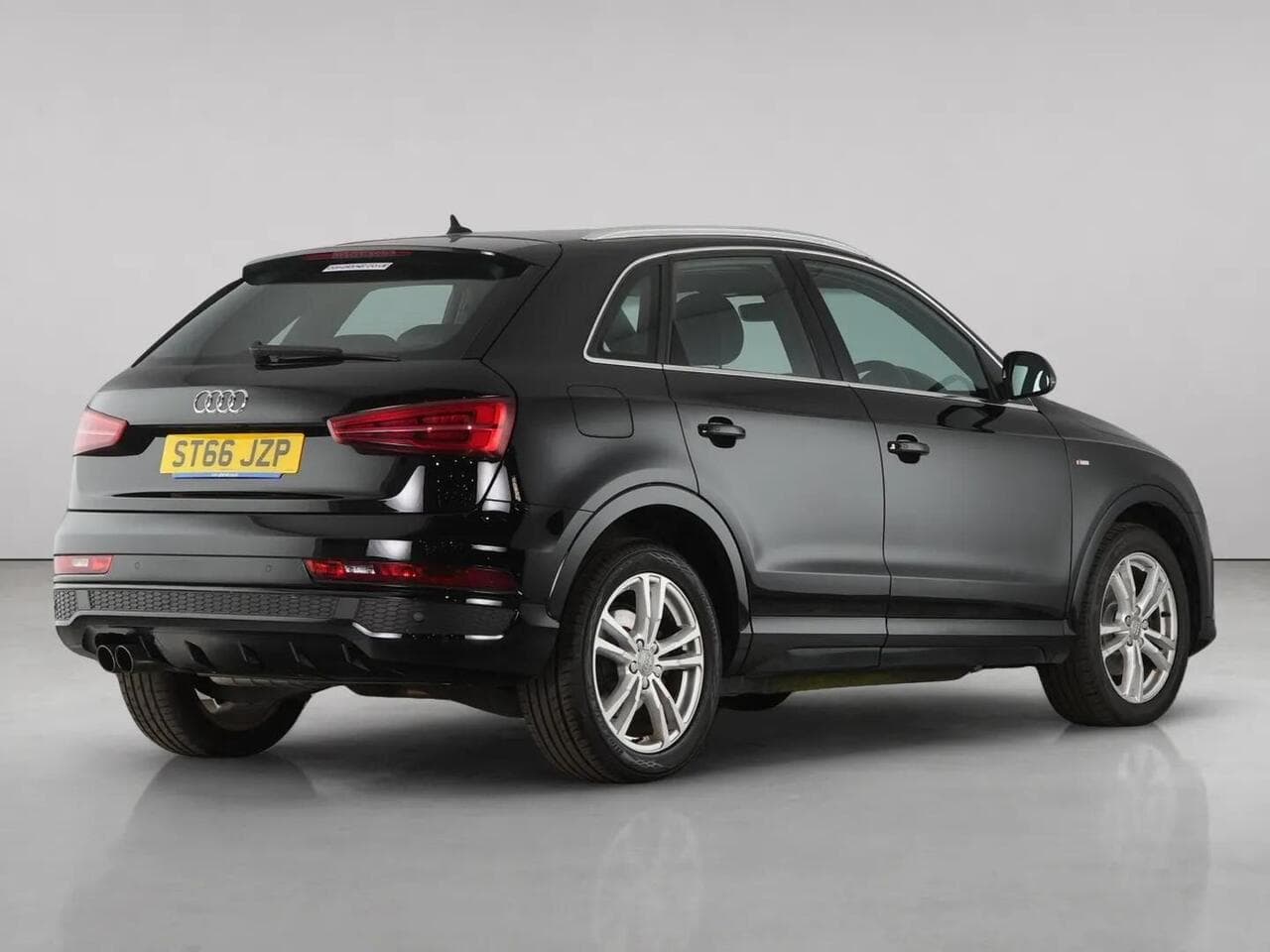 Audi Q3 thumbnail Rear Right