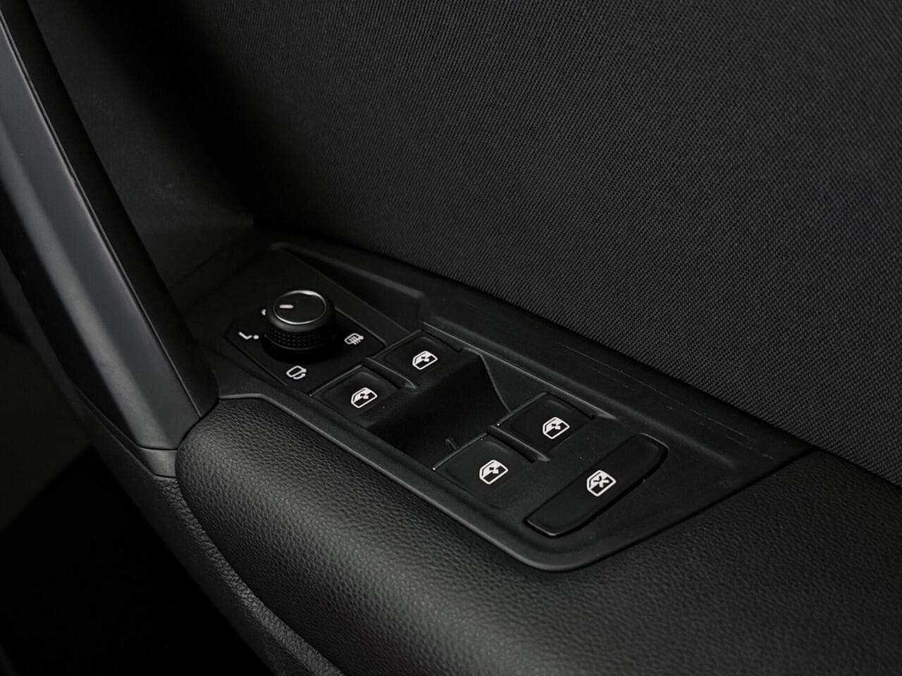 Volkswagen Tiguan thumbnail Misc Controls