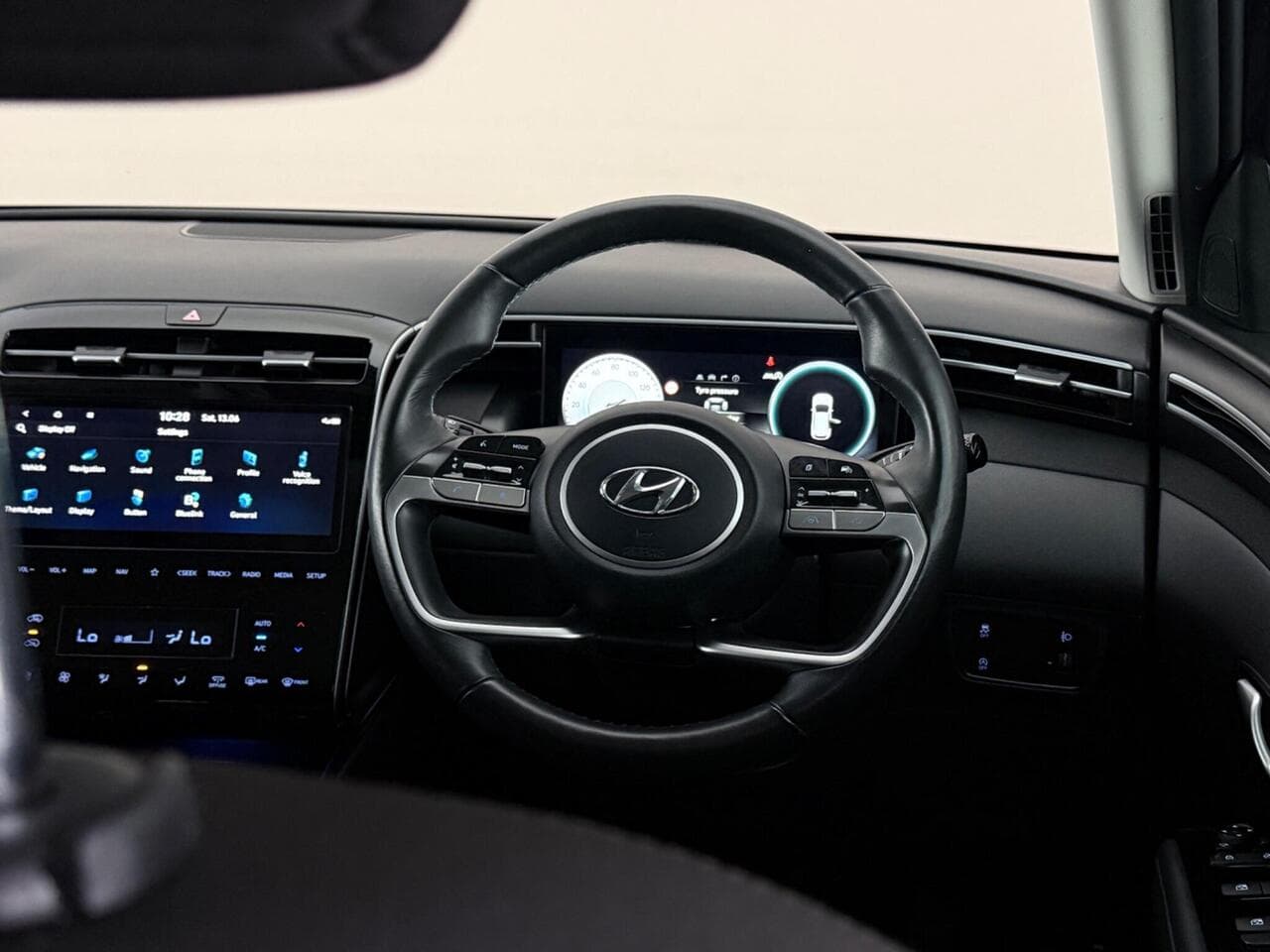 Hyundai TUCSON thumbnail Steering Wheel