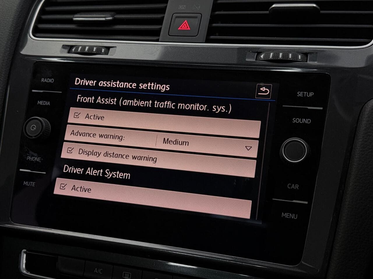 Volkswagen Golf thumbnail Infotainment System