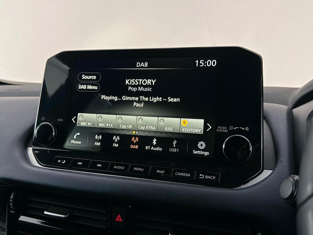 Nissan Qashqai thumbnail Infotainment System