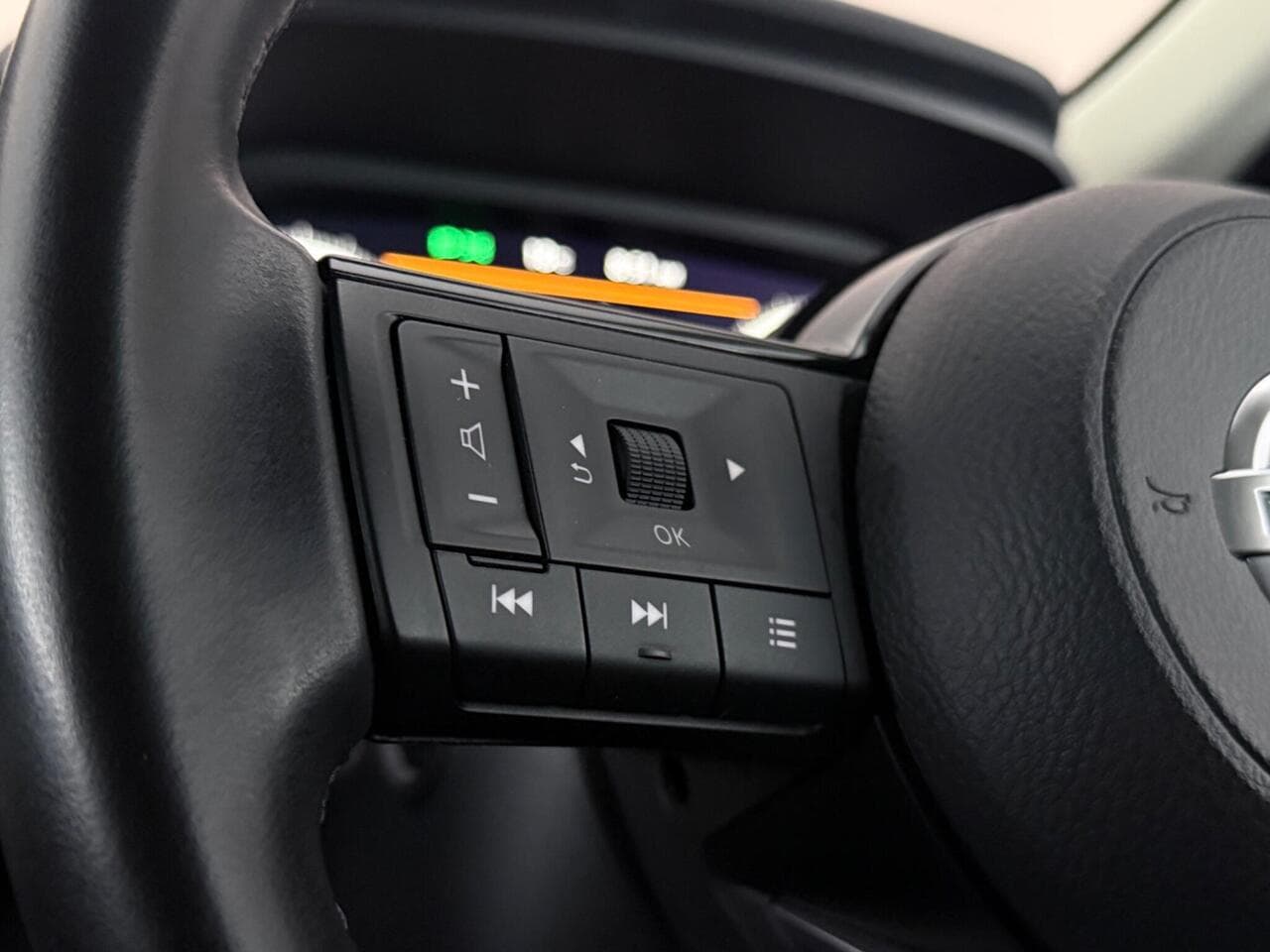 Nissan Qashqai thumbnail Misc Controls
