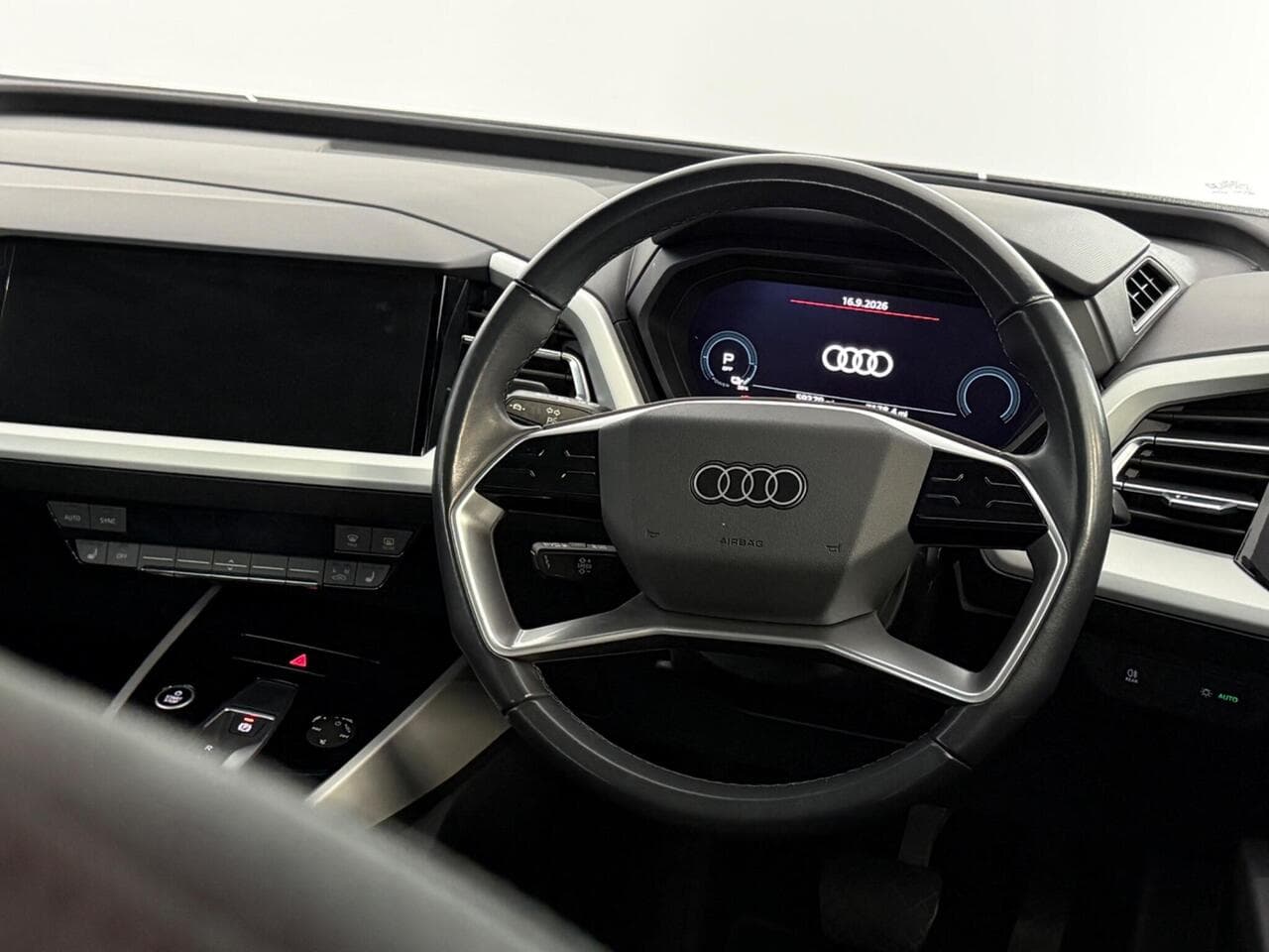 Audi Q4 e-tron thumbnail Steering Wheel