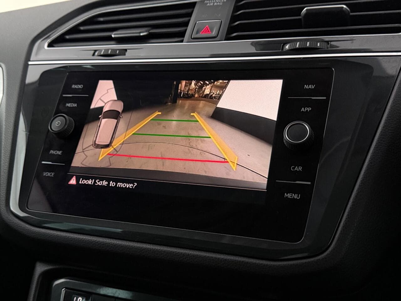 Volkswagen Tiguan thumbnail Infotainment System