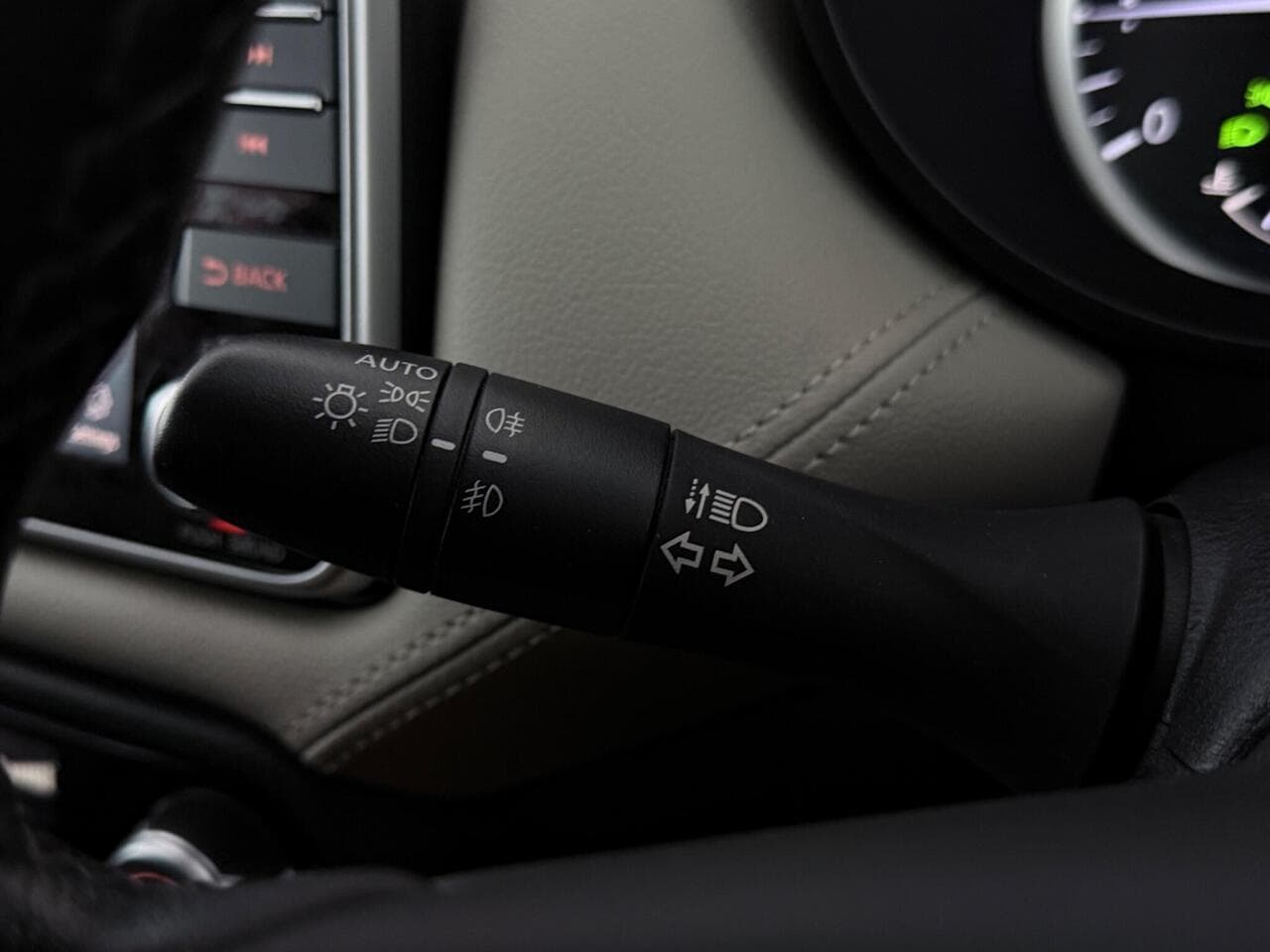Nissan Micra thumbnail Misc Controls