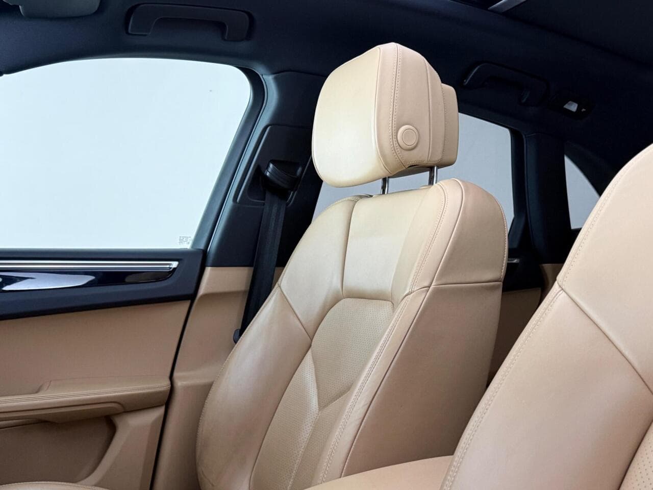 Porsche Macan thumbnail Seat Front Passenger