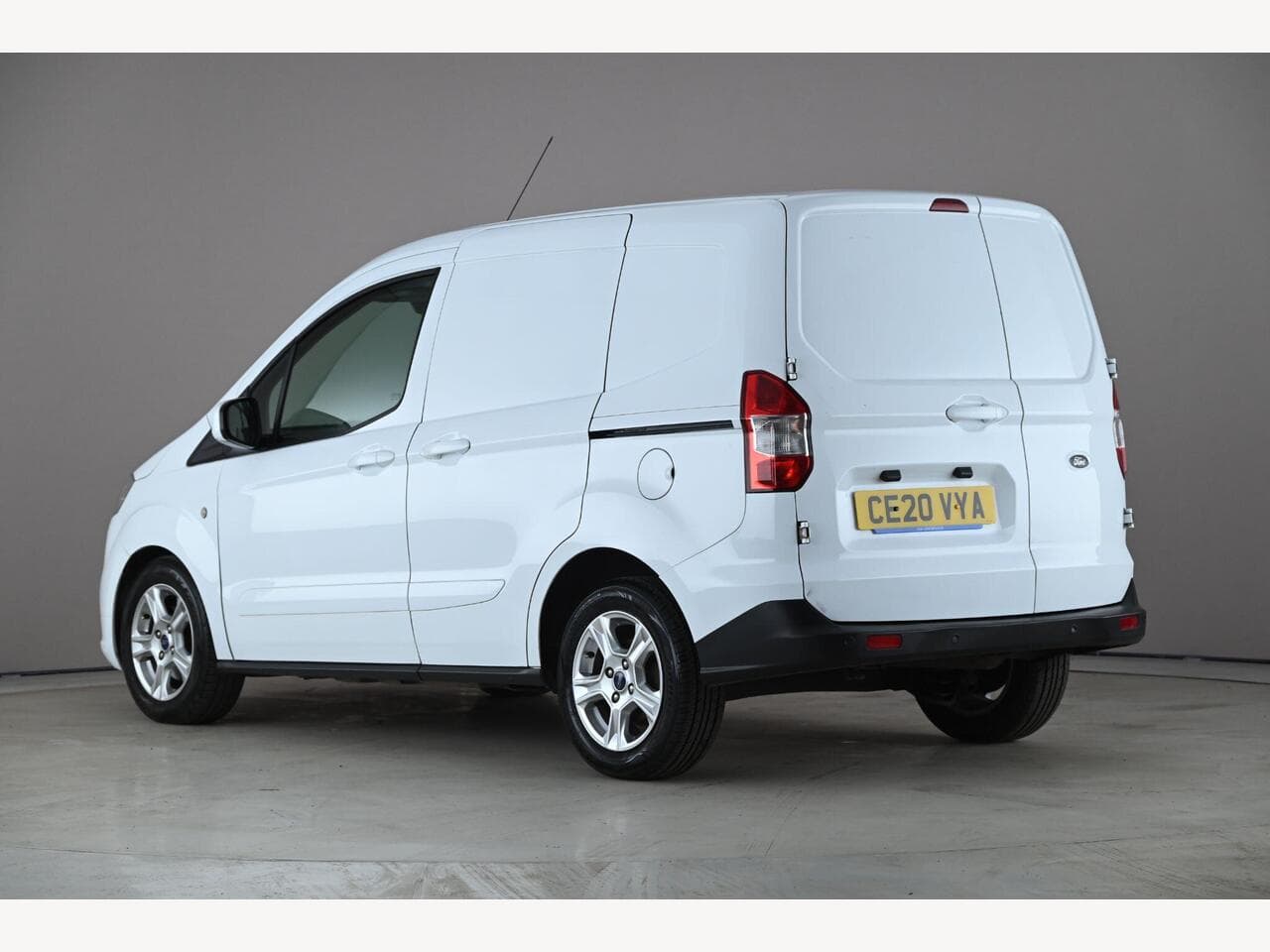 Ford Transit Courier thumbnail Rear Left