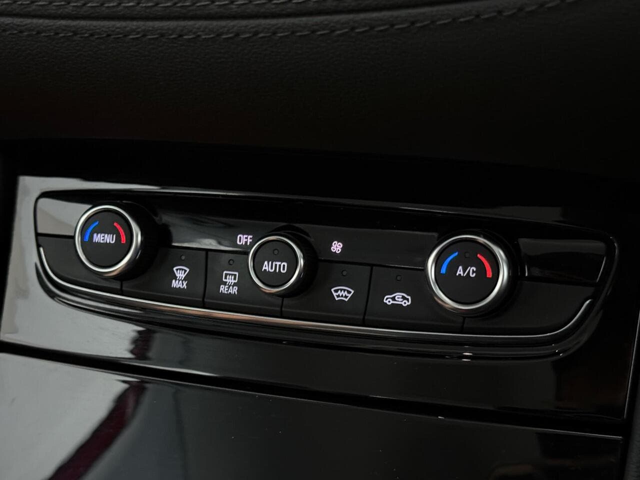 Vauxhall Grandland X thumbnail Misc Controls
