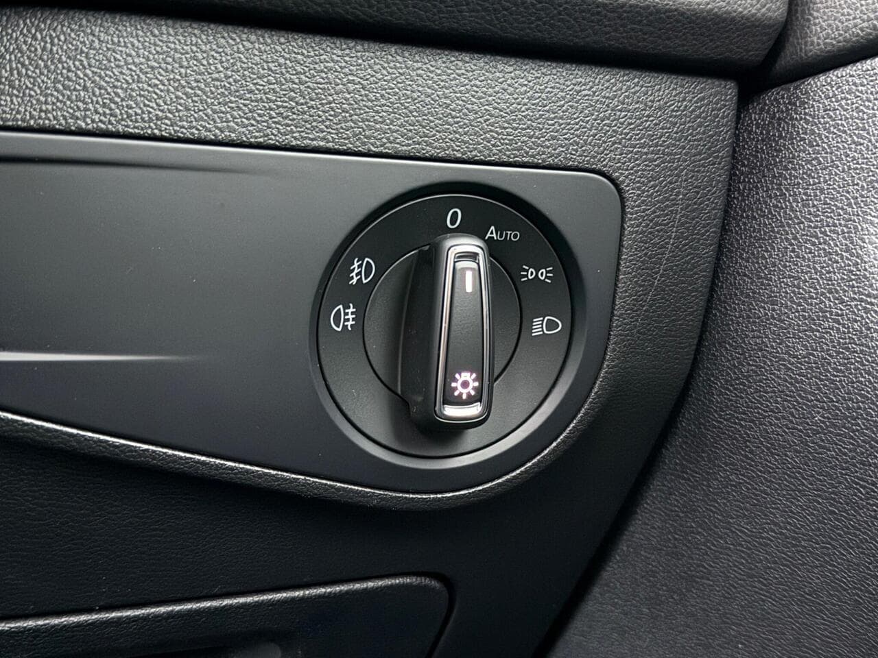 Volkswagen Tiguan thumbnail Misc Controls