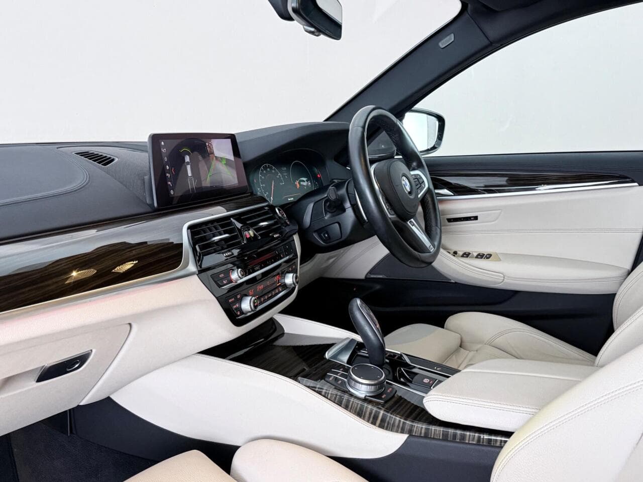 BMW 5 Series thumbnail Interior Front