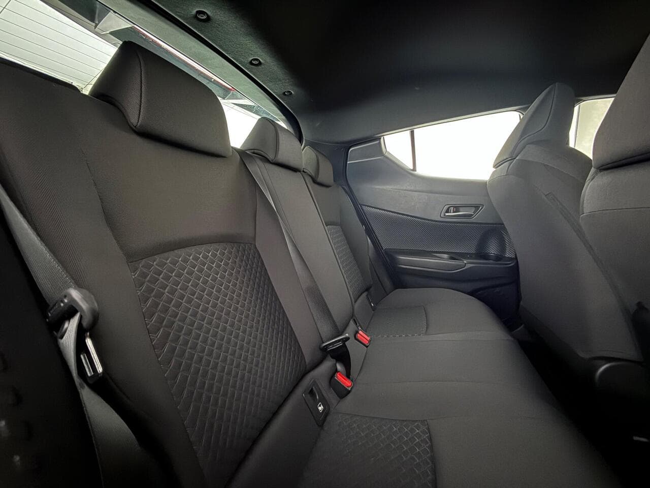 Toyota C-HR thumbnail Seats Rear
