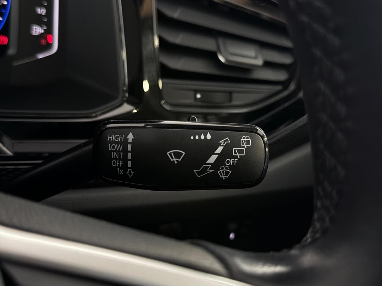 Volkswagen Polo thumbnail Misc Controls