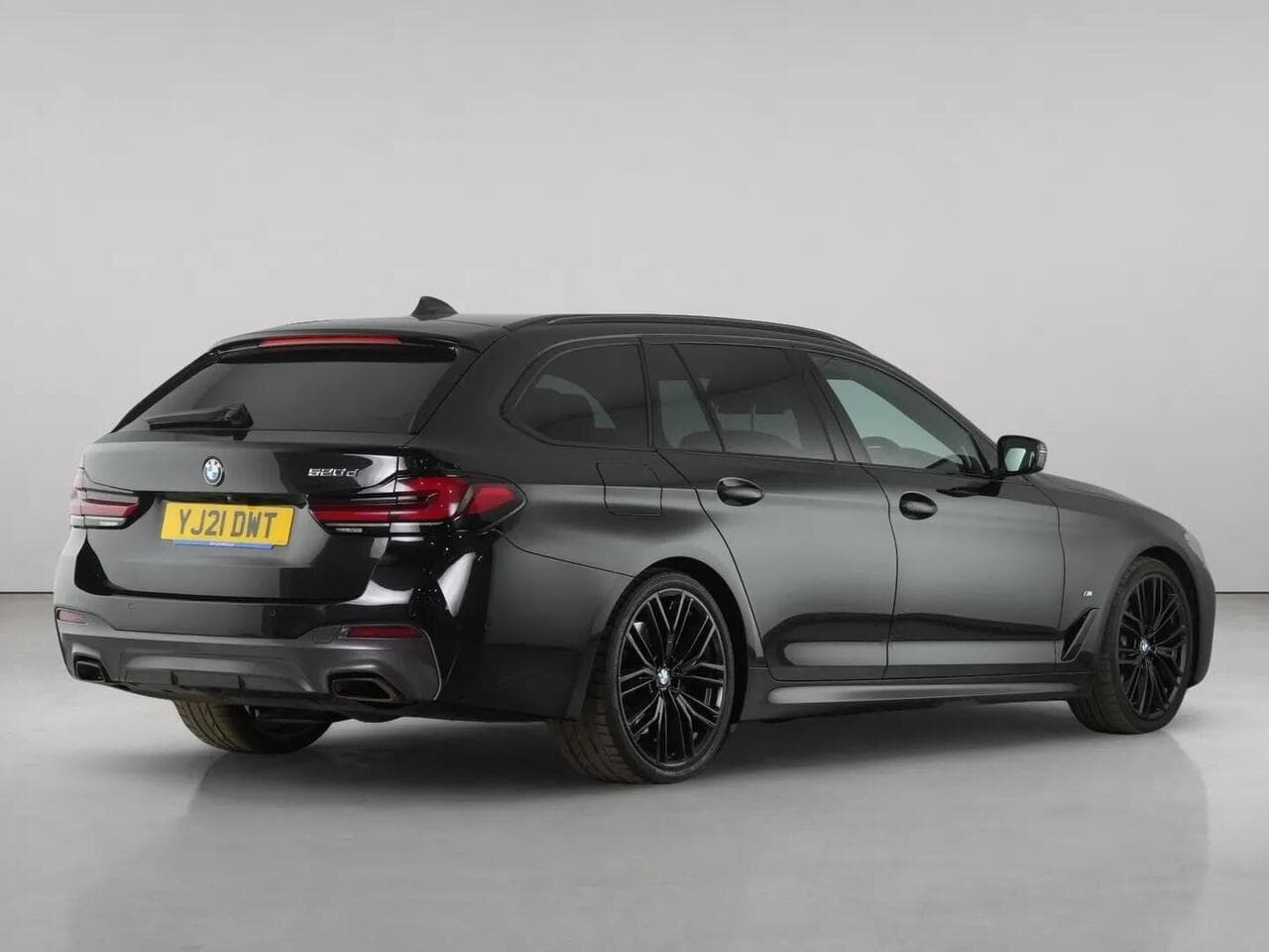 BMW 5 Series thumbnail Rear Right