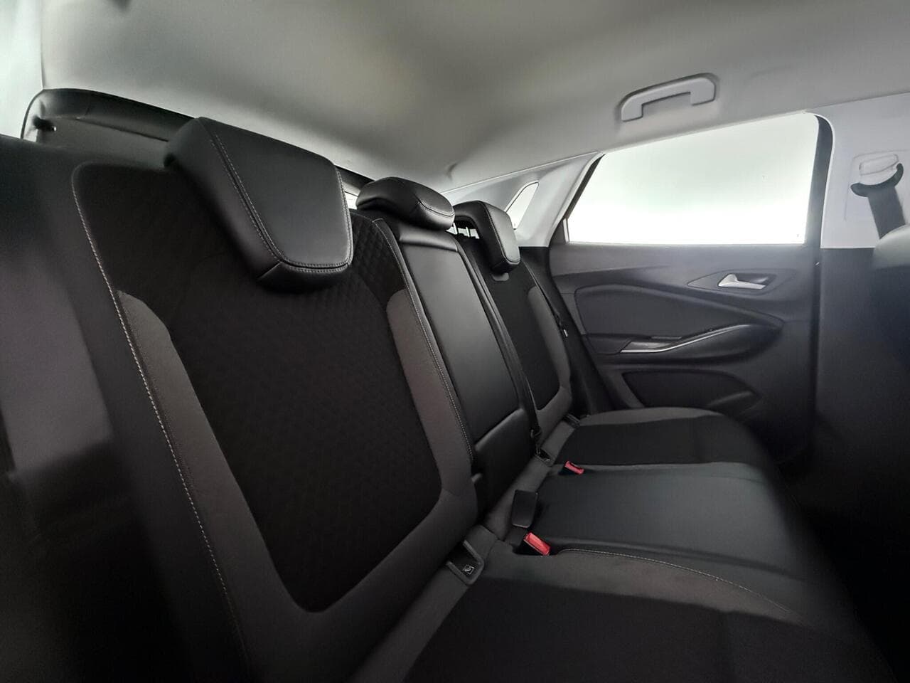 Vauxhall Grandland X thumbnail Seats Rear
