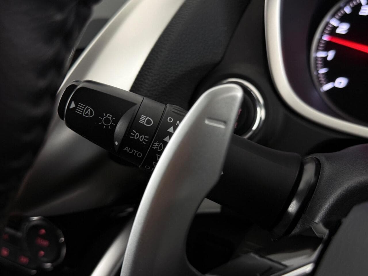 Mitsubishi Eclipse Cross thumbnail Misc Controls