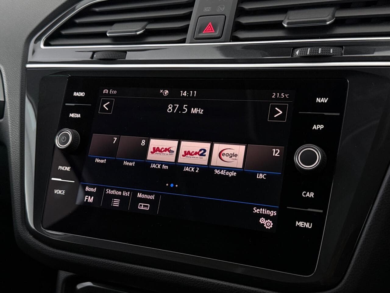 Volkswagen Tiguan thumbnail Infotainment System
